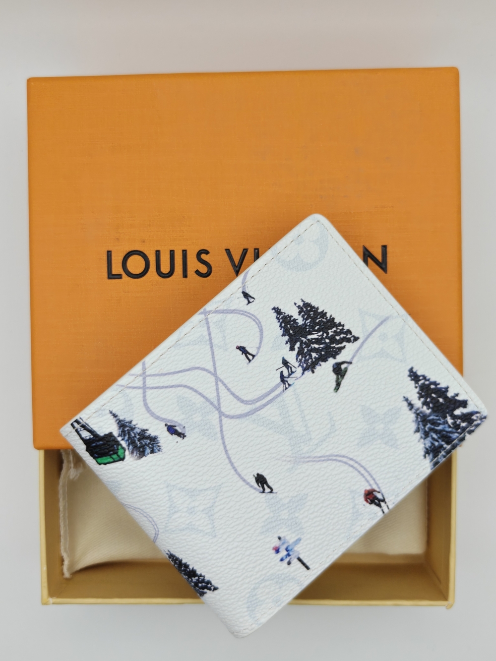 Louis Vuitton Lv White Ski Wallet